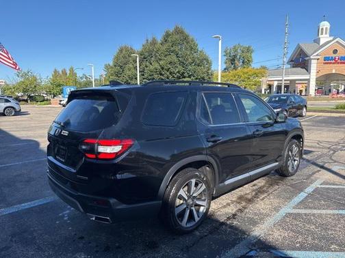 2025 Honda Pilot Touring 8-Passenger