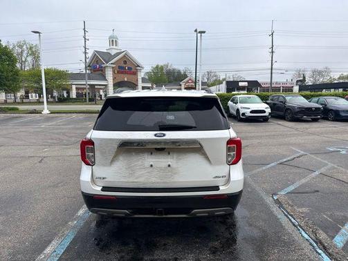 Star White Metallic Tri-Coat 2022 Ford Explorer XLT