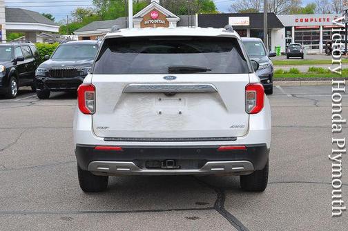 Star White Metallic Tri-Coat 2022 Ford Explorer XLT