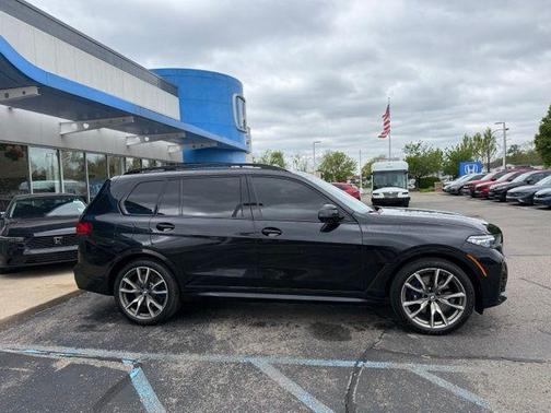 Black Sapphire Metallic 2020 BMW X7 M50i