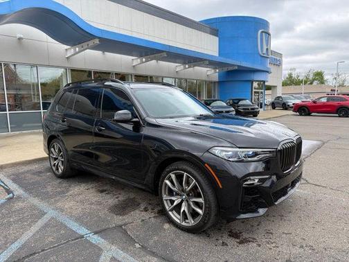 Black Sapphire Metallic 2020 BMW X7 M50i