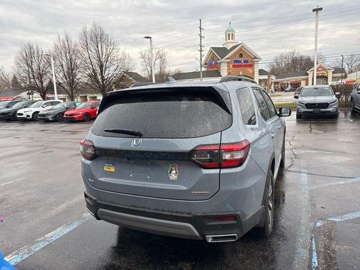 Sonic Gray Pearl 2025 Honda Pilot Touring 8-Passenger