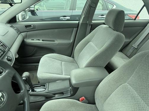 2004 Toyota Camry LE V6