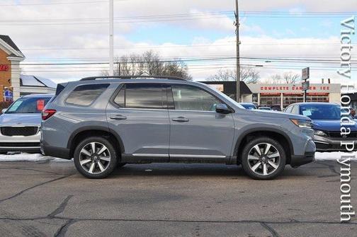 2025 Honda Pilot Touring 8-Passenger