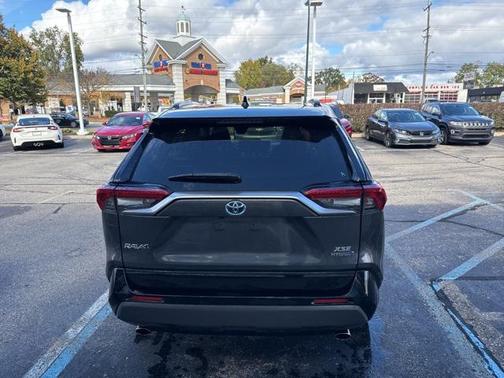 2020 Toyota RAV4 Hybrid SE