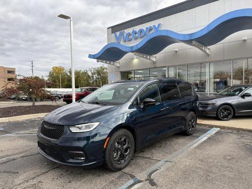 2024 Chrysler Pacifica Hybrid Premium S Appearance Pkg