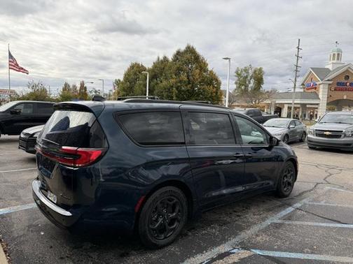 2024 Chrysler Pacifica Hybrid Premium S Appearance Pkg