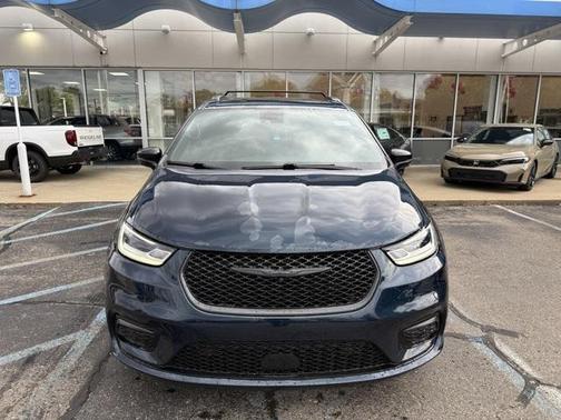 2024 Chrysler Pacifica Hybrid Premium S Appearance Pkg