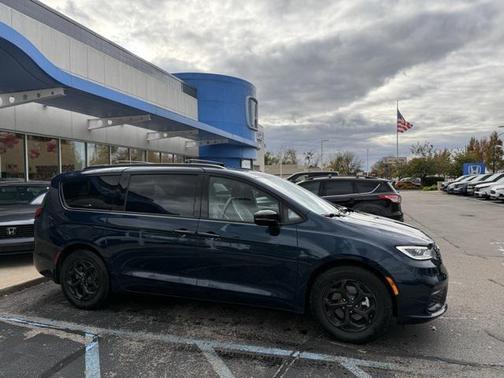 2024 Chrysler Pacifica Hybrid Premium S Appearance Pkg