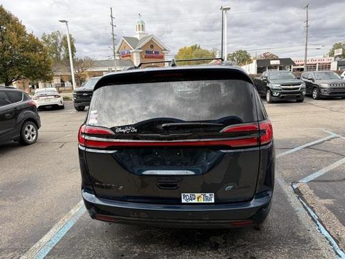 2024 Chrysler Pacifica Hybrid Premium S Appearance Pkg