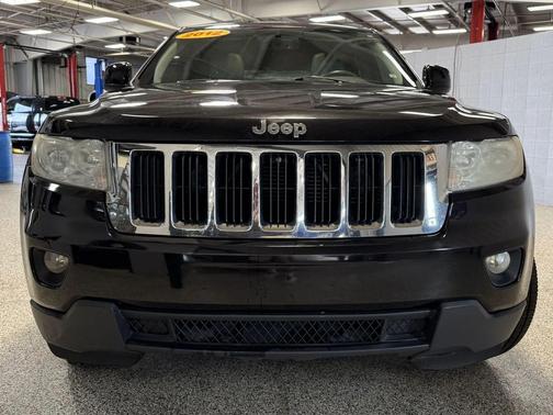 Brilliant Black Crystal Pearlcoat 2012 Jeep Grand Cherokee Laredo