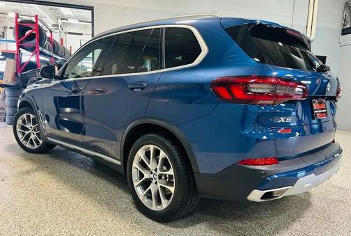Phytonic Blue Metallic 2022 BMW X5 xDrive40i