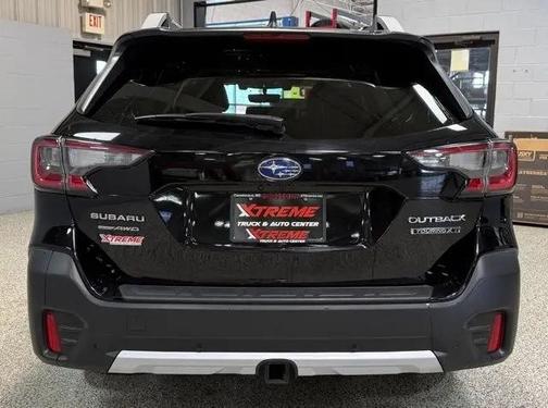 Crystal Black Silica 2022 Subaru Outback Touring XT