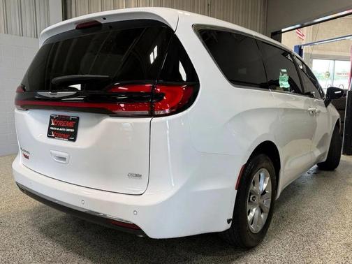Bright White Clearcoat 2024 Chrysler Pacifica Touring L