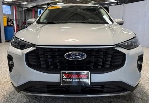 Star White Metallic Tri-Coat 2025 Ford Escape Platinum