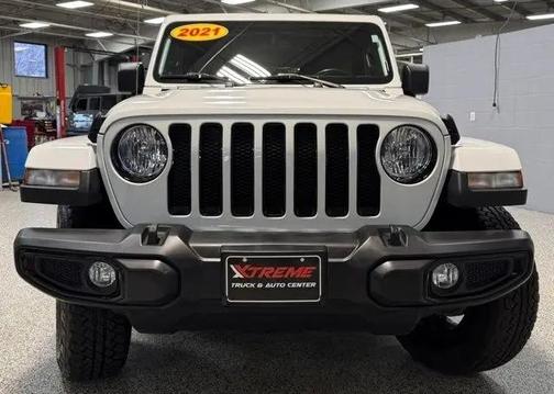 White/off-white 2021 Jeep Wrangler Unlimited Altitude