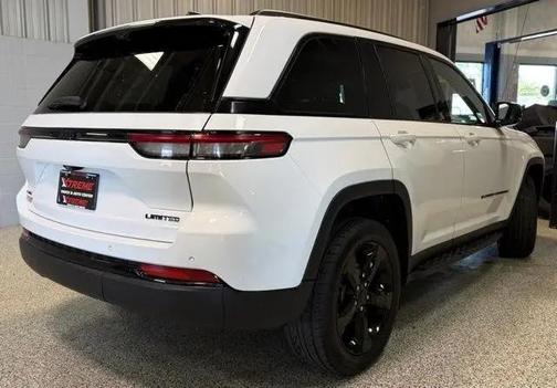 White/off-white 2024 Jeep Grand Cherokee Limited