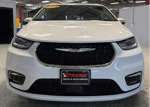 Bright White Clearcoat 2023 Chrysler Pacifica Touring L