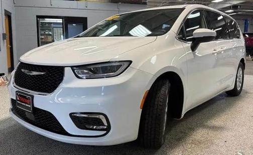 Bright White Clearcoat 2023 Chrysler Pacifica Touring L