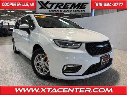 Bright White Clearcoat 2023 Chrysler Pacifica Touring L