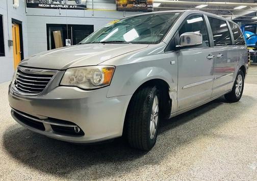 2014 Chrysler Town & Country Touring-L