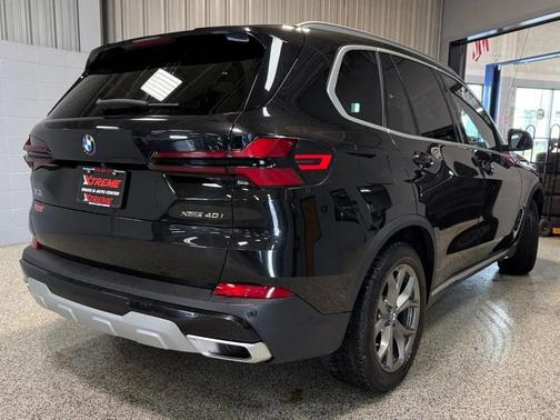 Black Sapphire Metallic 2024 BMW X5 xDrive40i