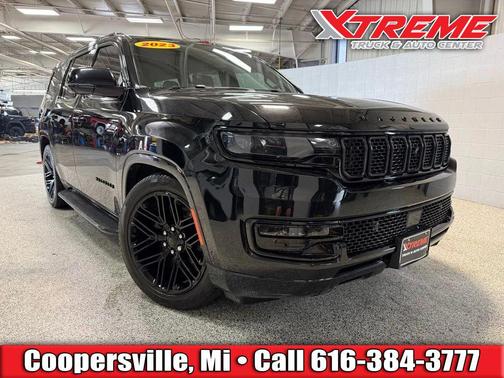 Diamond Black Crystal Pearlcoat 2023 Jeep Wagoneer Series II Carbide
