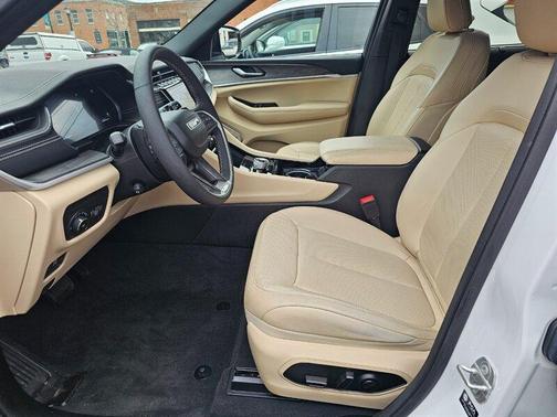 Bright White Clearcoat 2023 Jeep Grand Cherokee L Limited