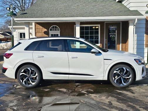 2024 Audi Q8 e-tron Premium