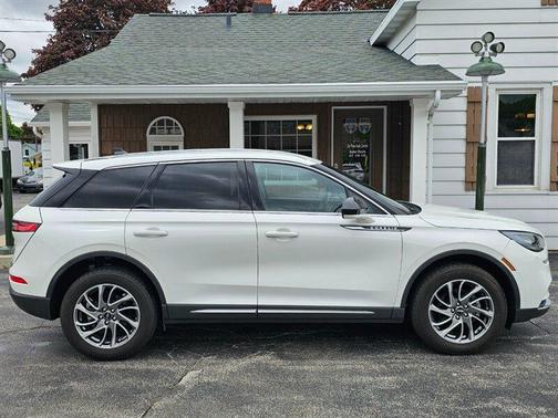 2022 Lincoln Corsair Standard