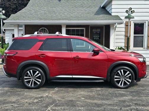 2023 Nissan Pathfinder Platinum