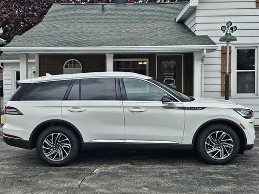 2022 Lincoln Aviator Standard AWD