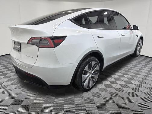 Pearl White Multi-Coat 2023 Tesla Model Y Long Range Dual Motor All-Wheel Drive