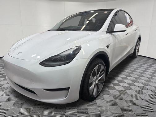 Pearl White Multi-Coat 2023 Tesla Model Y Long Range Dual Motor All-Wheel Drive