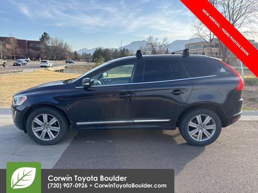 Magic Blue Metallic 2017 Volvo XC60 T5 Inscription