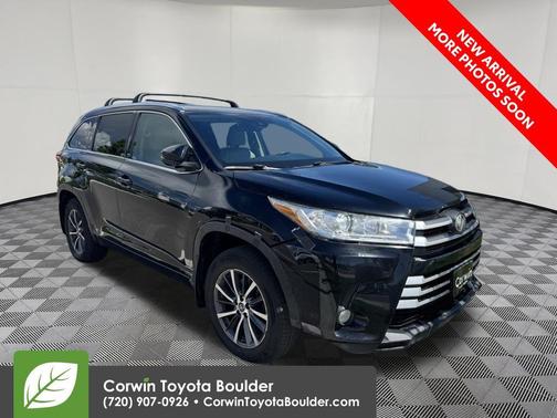 Midnight Black Metallic 2017 Toyota Highlander XLE