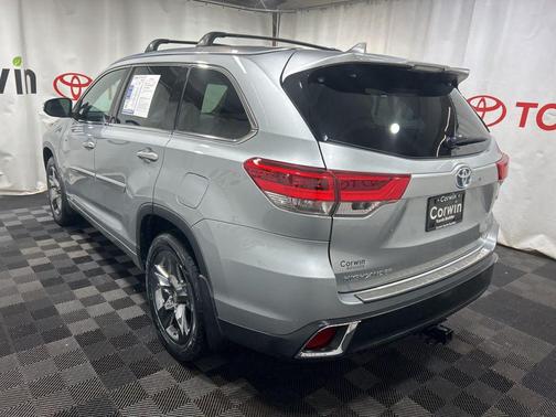 Celestial Silver Metallic 2017 Toyota Highlander Hybrid Platinum