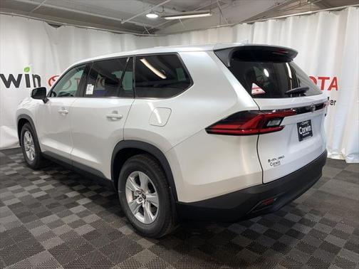 2025 Toyota Highlander Hybrid LE
