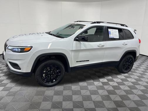 Bright White Clearcoat 2023 Jeep Cherokee Altitude