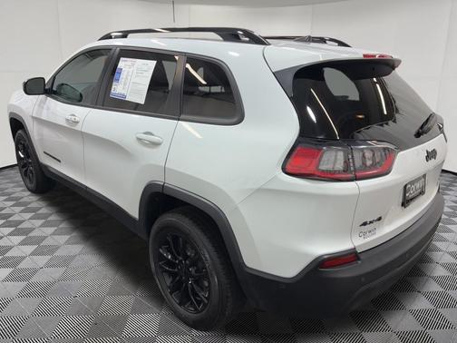 Bright White Clearcoat 2023 Jeep Cherokee Altitude