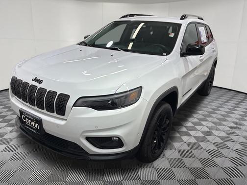 Bright White Clearcoat 2023 Jeep Cherokee Altitude