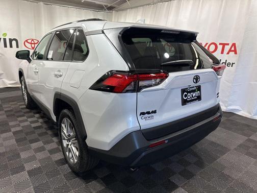 2025 Toyota RAV4 XLE Premium