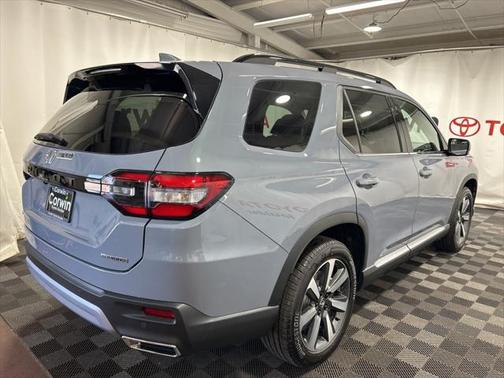 2025 Honda Pilot Touring 8-Passenger