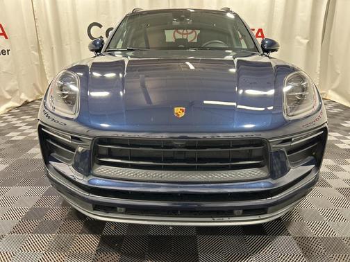 2022 Porsche Macan Base