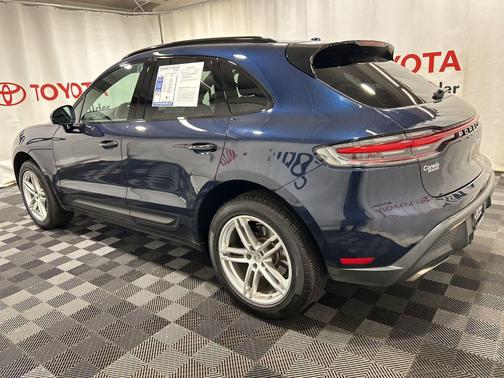 2022 Porsche Macan Base