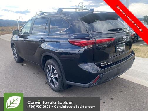 Midnight Black Metallic 2023 Toyota Highlander XLE