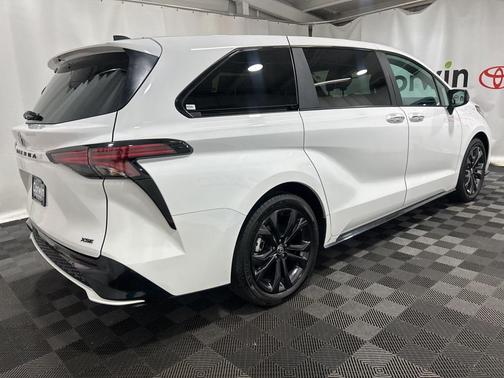 2025 Toyota Sienna XSE 7 Passenger