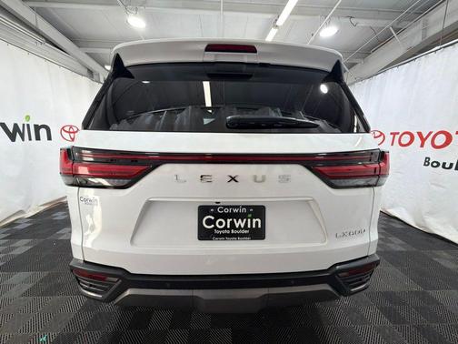 Eminent White Pearl 2024 Lexus LX 600 Luxury