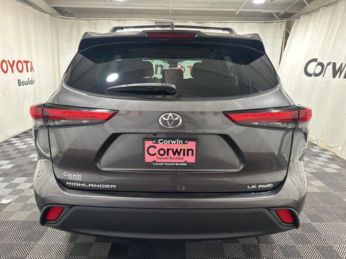 2022 Toyota Highlander LE