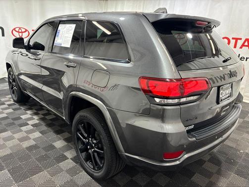 Granite Crystal Metallic Clearcoat 2020 Jeep Grand Cherokee Altitude